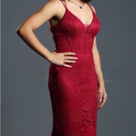 My junior prom dress. Perfect condition worn once comes with a shawl - Picture 2 of 4